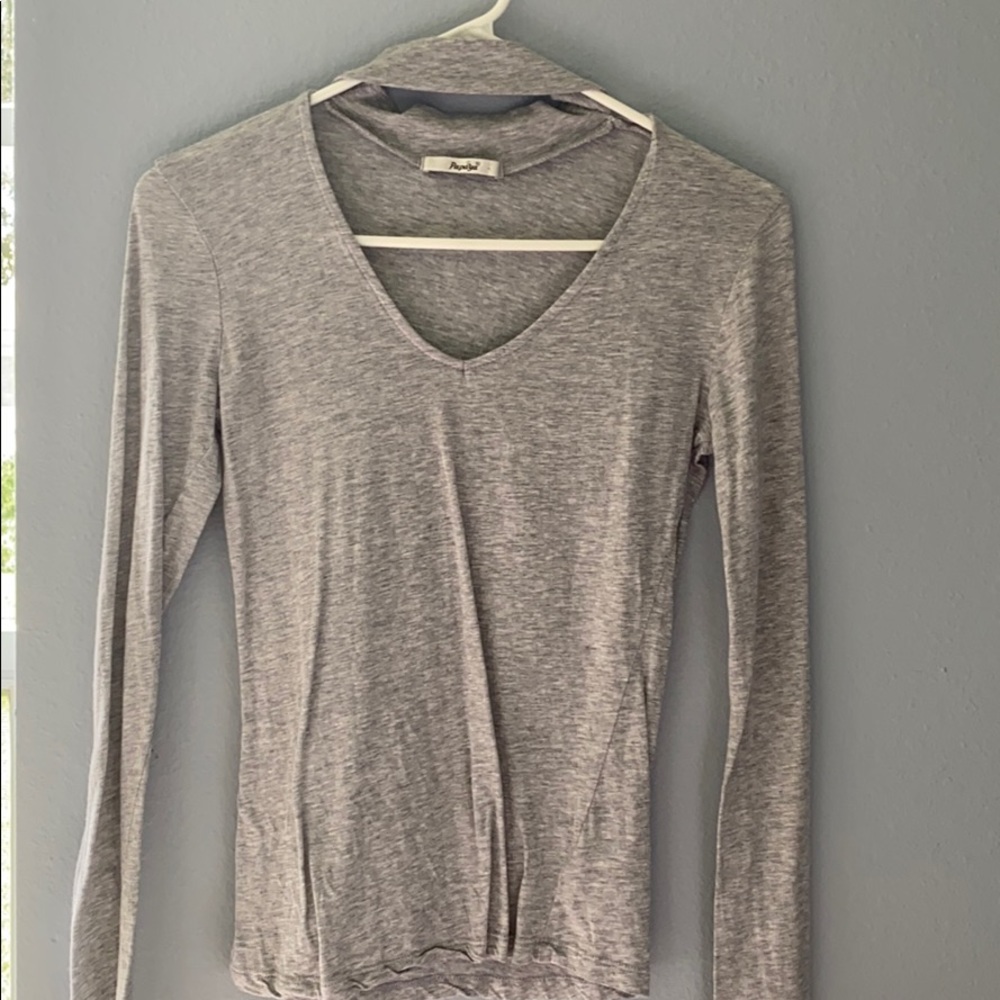 Long sleeve vneck with cut out around neck